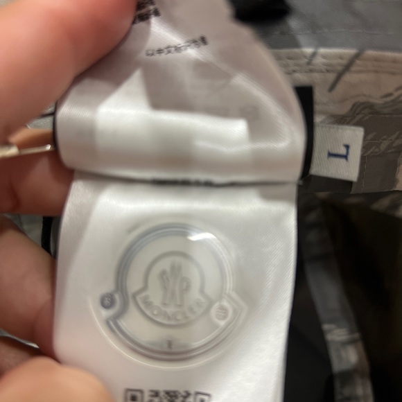 MONCLER GENIUS Printed Bucket Hat with Drawcord. - Picture 5 of 6